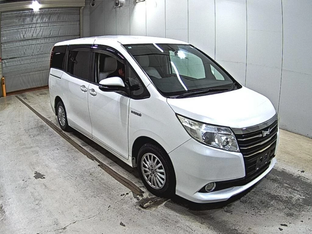 Toyota Noah 2014