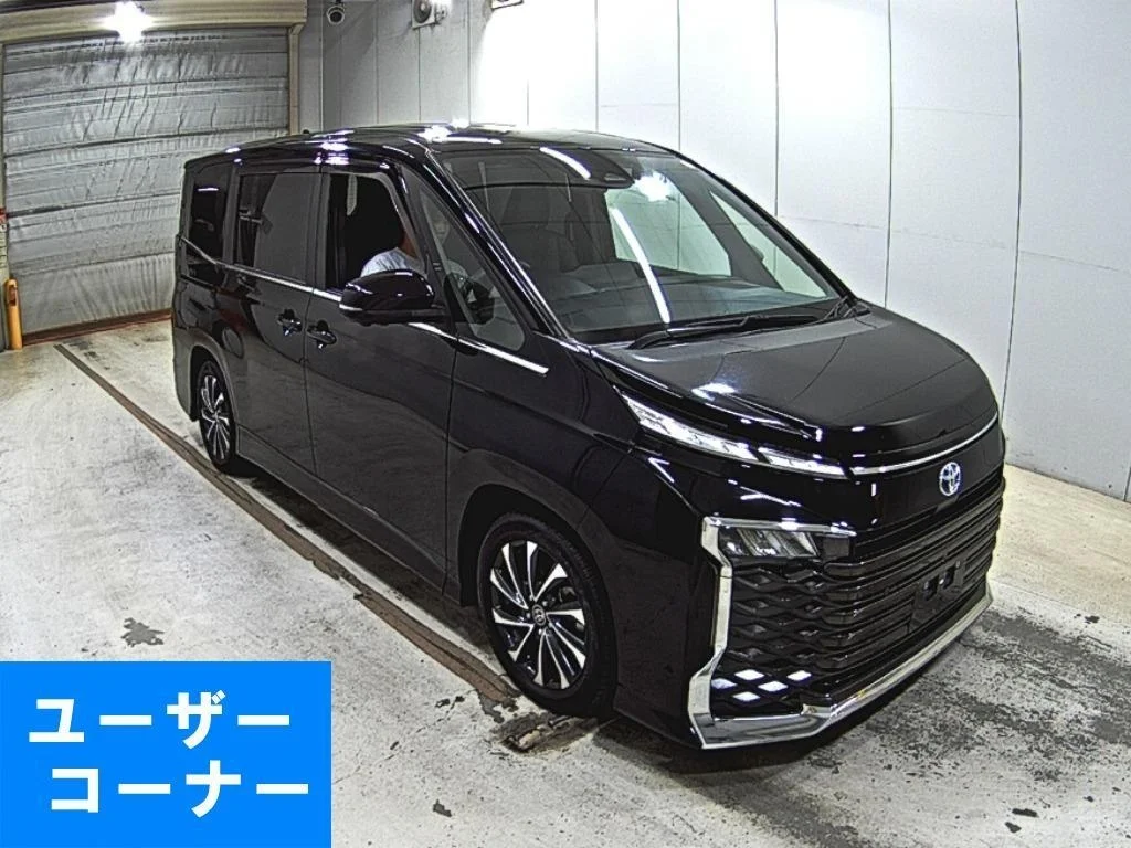 Toyota Voxy 2023