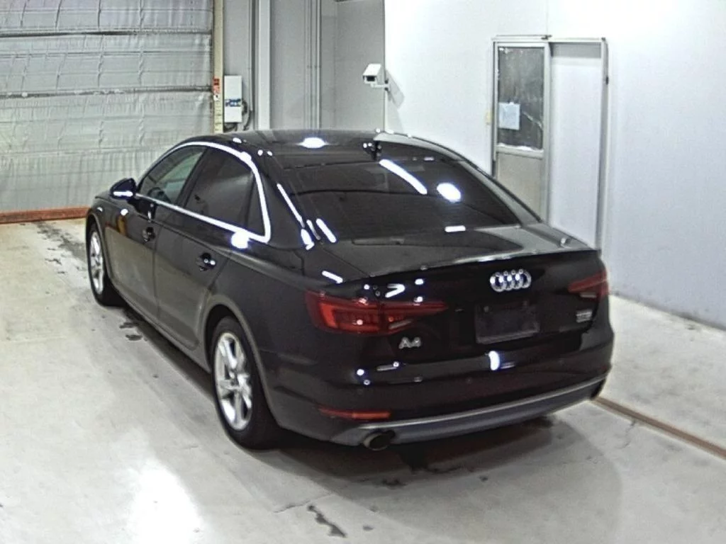 Audi A4  с аукциона в Японии