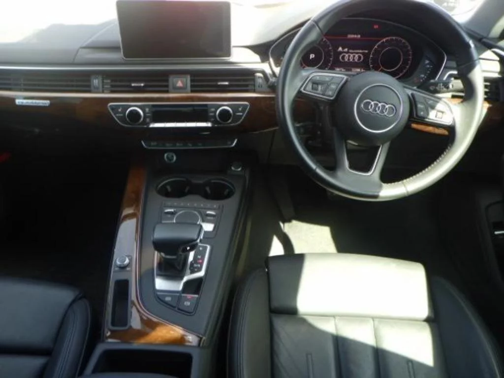 Audi A4  с аукциона в Японии