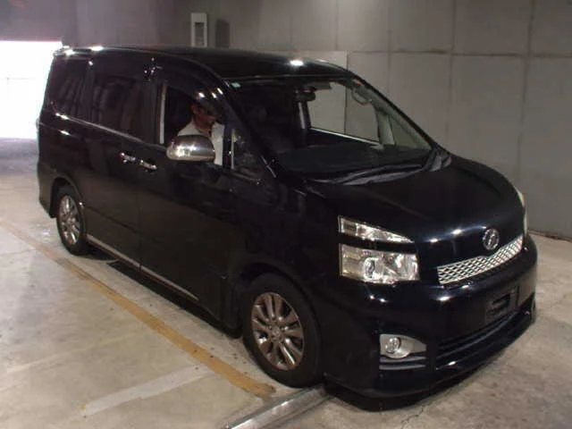 Toyota Voxy 2012