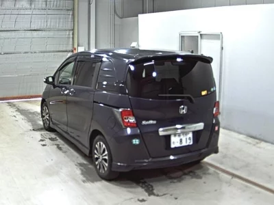 HONDA FREED SPIKE