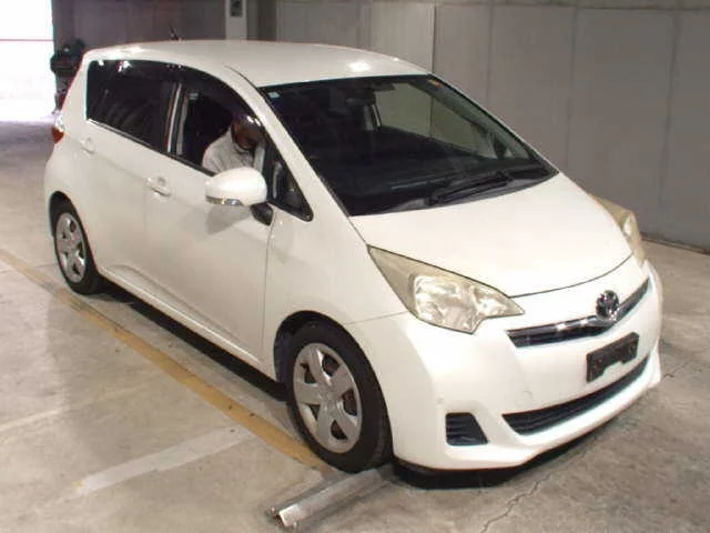 Toyota Ractis 2012