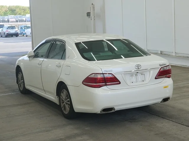 Toyota Crown  с аукциона в Японии