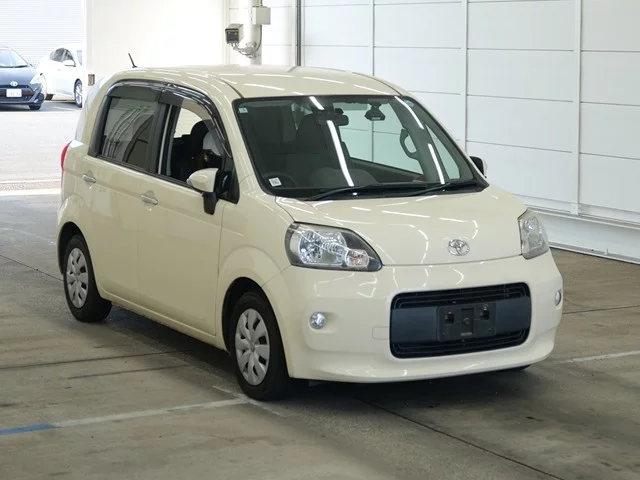 Toyota Porte 2013