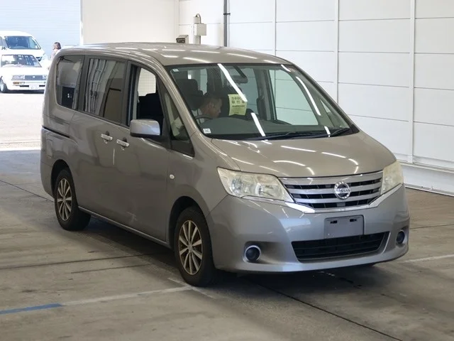 Nissan Serena  с аукциона в Японии