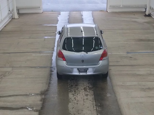 Toyota Vitz  с аукциона в Японии