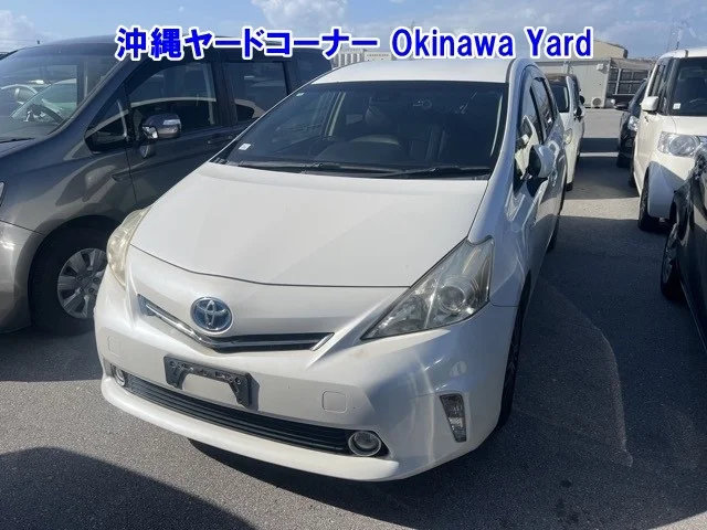 Toyota Prius Alpha 2014