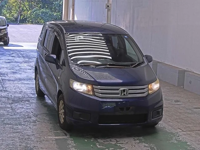 Honda Freed Spike 2011