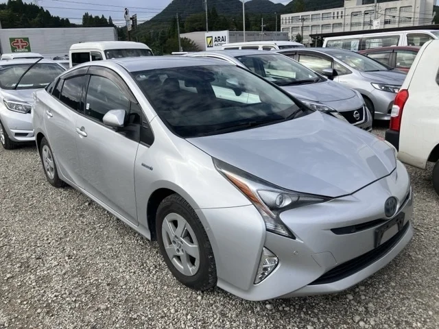 Toyota Prius  с аукциона в Японии