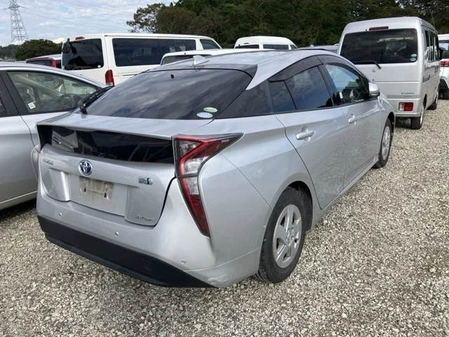 Toyota Prius  с аукциона в Японии