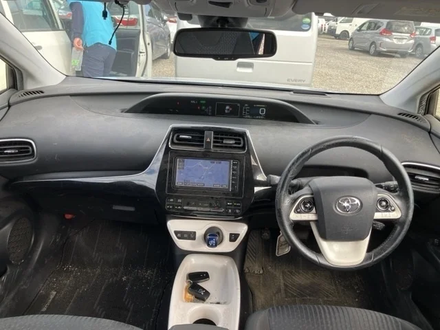 Toyota Prius  с аукциона в Японии