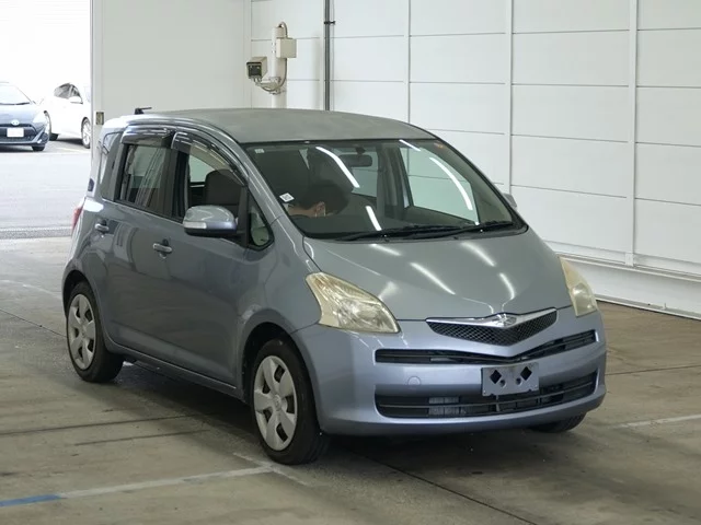 Toyota Ractis 2005