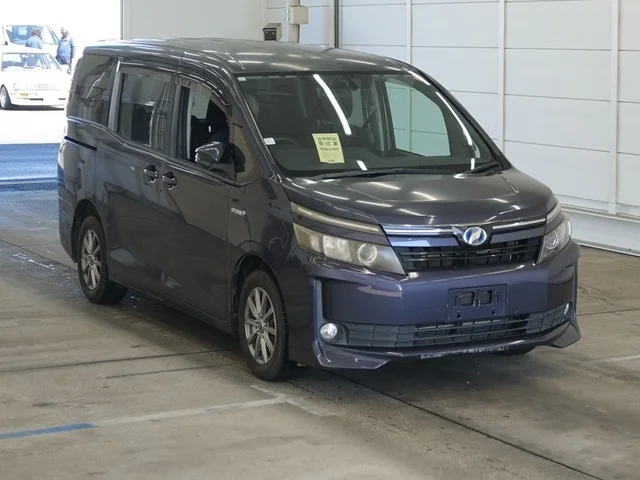 Toyota Voxy 2015