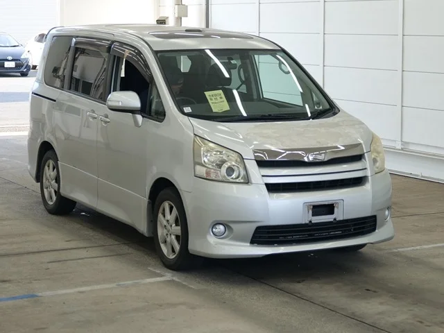 Toyota Noah 2007