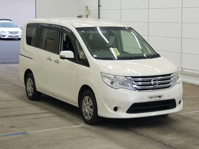 Nissan Serena  с аукциона в Японии