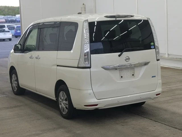 Nissan Serena  с аукциона в Японии