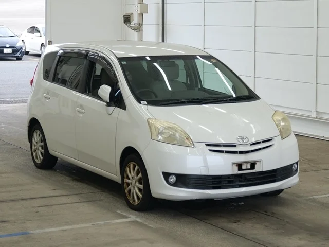 Toyota Passo Sette 2009