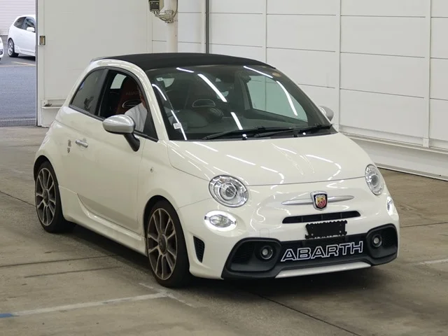 Abarth 695  с аукциона в Японии