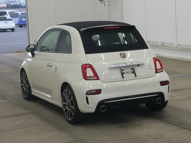 Abarth 695  с аукциона в Японии