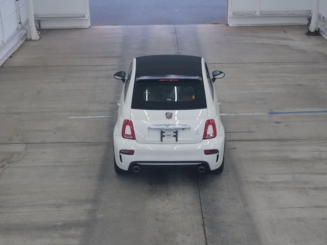 Abarth 695  с аукциона в Японии