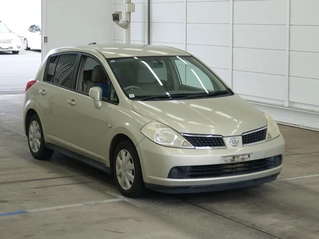 Nissan Tiida 2005