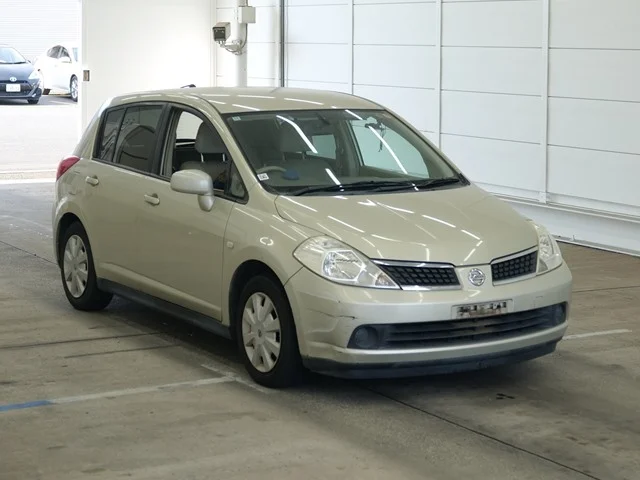 Nissan Tiida 2004