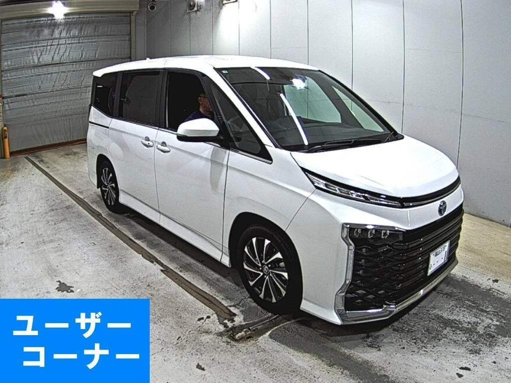 Toyota Voxy 2025