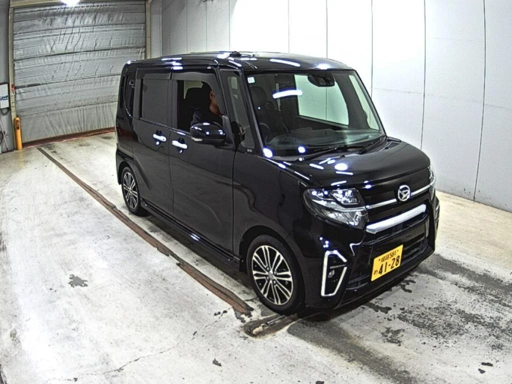Daihatsu Tanto 2021