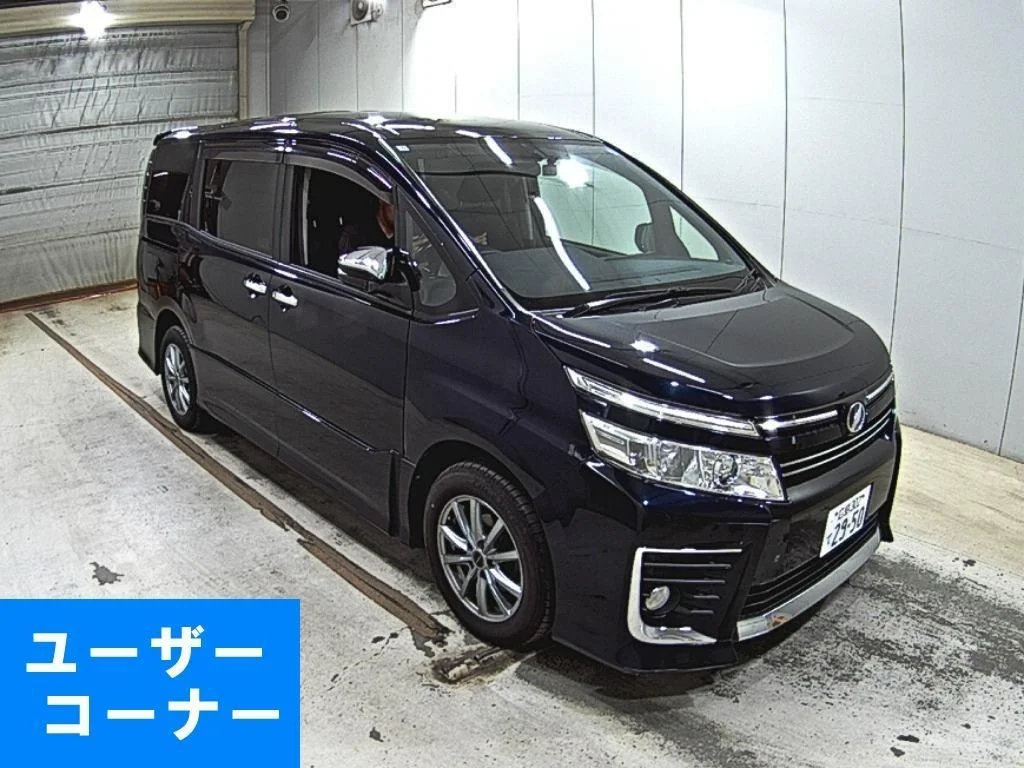 Toyota Voxy  с аукциона в Японии