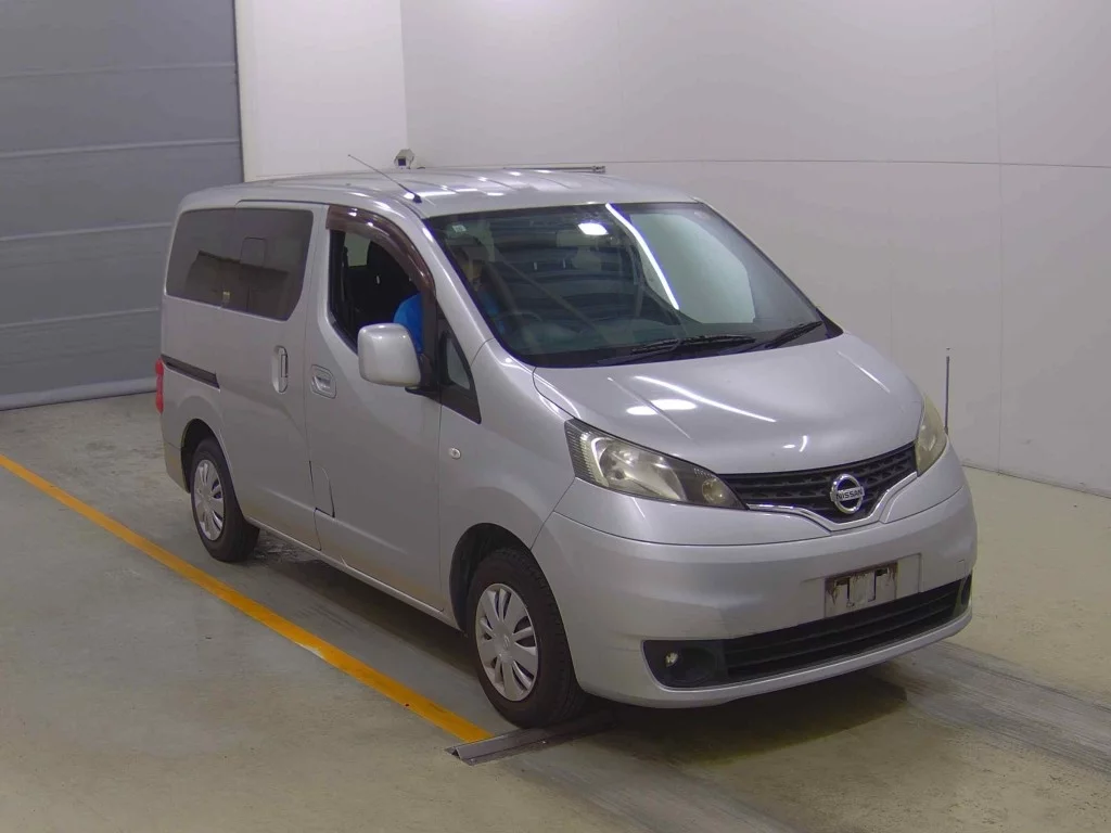 Nissan NV200 2011