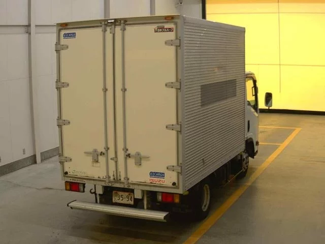 Isuzu Elf 2018