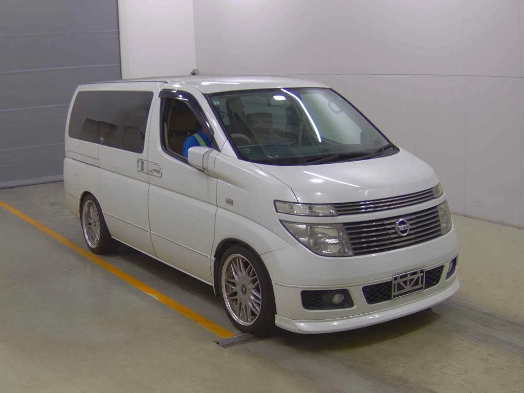 Nissan Elgrand 2003