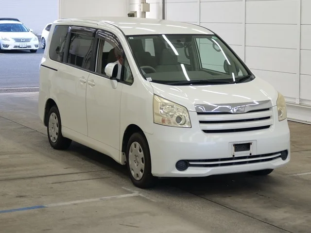 Toyota Noah 2007