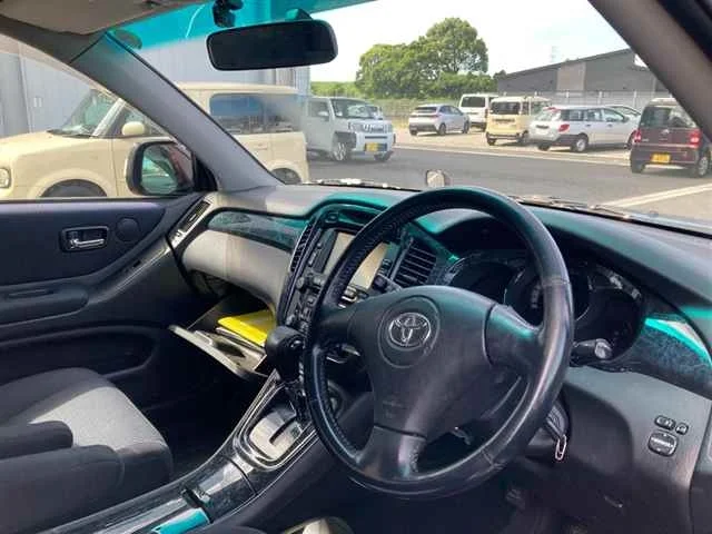 Toyota Kluger V  с аукциона в Японии