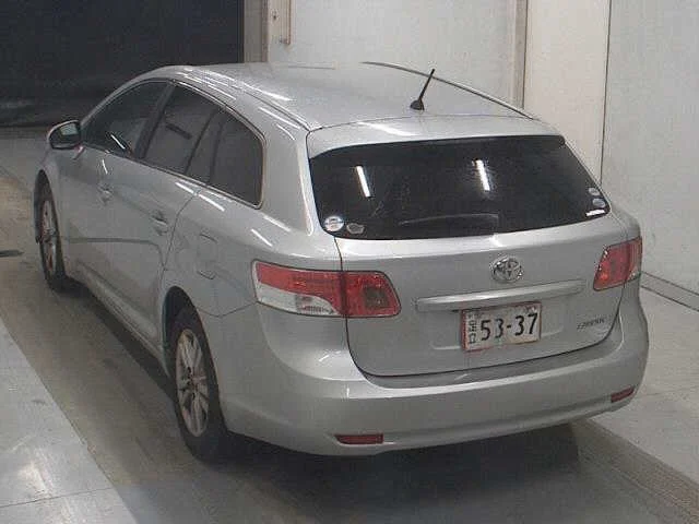 Toyota Avensis  с аукциона в Японии