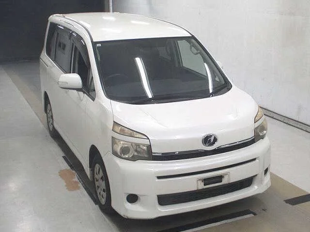 Toyota Voxy 2011
