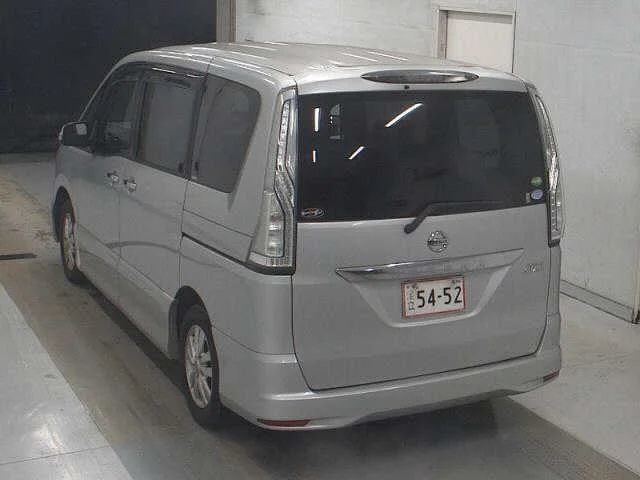Nissan Serena  с аукциона в Японии