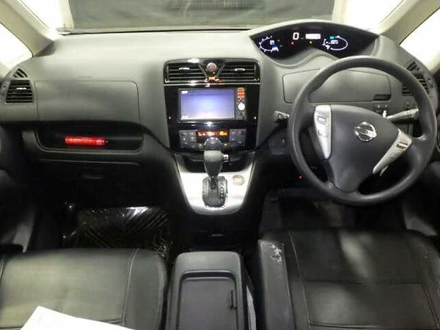 Nissan Serena  с аукциона в Японии