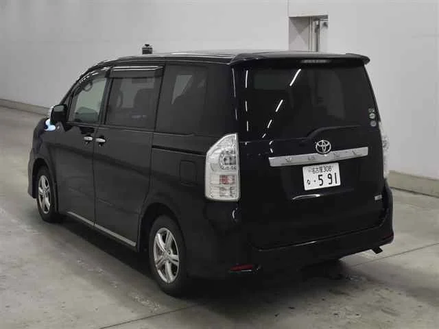 Toyota Voxy 2014