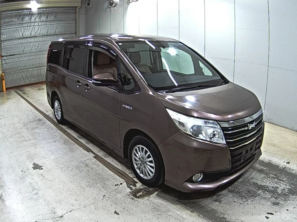 Toyota Noah 2014