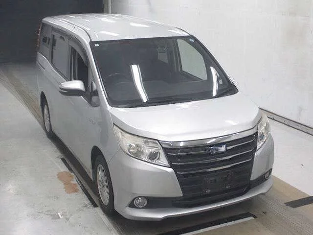 Toyota Noah 2014