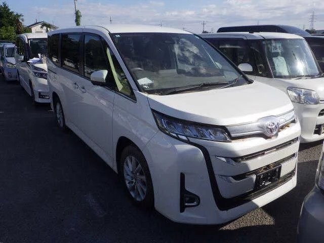 Toyota Noah 2022