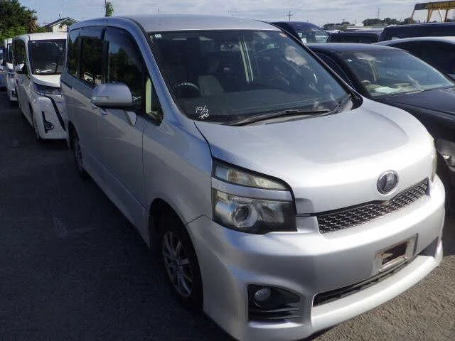 Toyota Voxy 2012