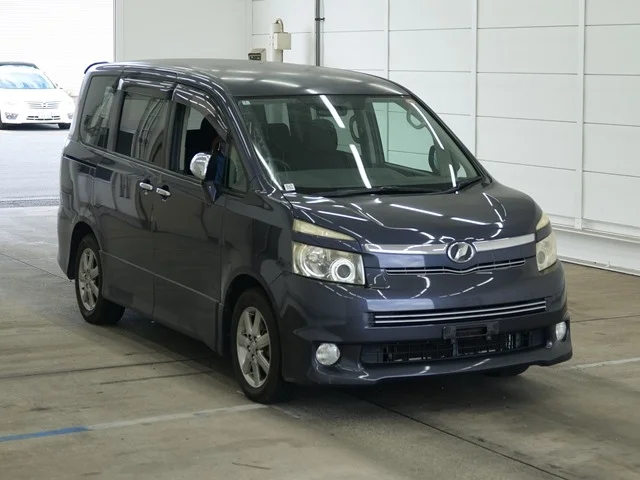 Toyota Voxy 2010