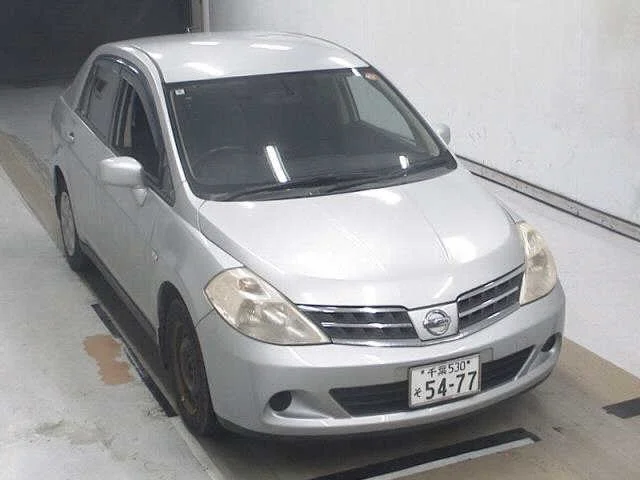Nissan Tiida Latio 2010