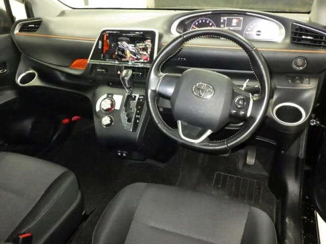 Toyota Sienta  с аукциона в Японии