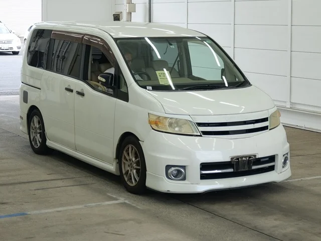 Nissan Serena 2005