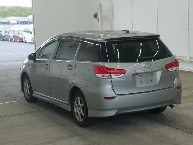 Toyota Wish  с аукциона в Японии
