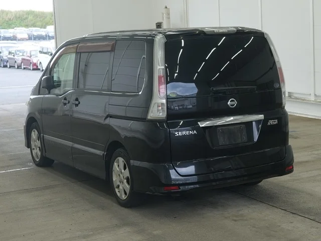 Nissan Serena  с аукциона в Японии